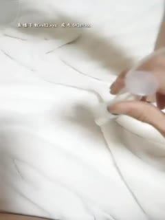 长屌男后入大白屁股苗条妹子,翘着屁股特写后入抽插菊花灌肠再爆菊,从下往上视角拍摄