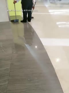 骚女好迷人餐厅厕所大黑牛自慰,开裆肉丝出来勾引保安揉奶自慰,很是诱惑喜欢不要错过