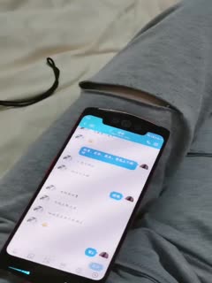 好久不见的香菜一直还是撩骚网友,在线约炮给网友发自己小电影,和男友口交啪啪口爆一嘴