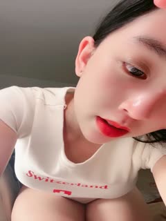 来自红十字的极品诱惑,颜值高身材好完美露脸大秀直播,跟狼友撩骚脱光撅着屁股掰开逼逼给狼友看道具抽插