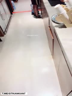 房地产经理大帅哥和鲜嫩女同事、公司大搞,非常nice啊,漂亮,勾搭室厕所搞了起来,,厕所络绎不绝的同事聊天声,刺激爆了!