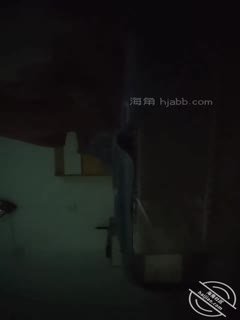 妈妈在楼下看电视,我跑去强上姐姐,姐姐的惨叫声惊动了楼下的妈妈原创